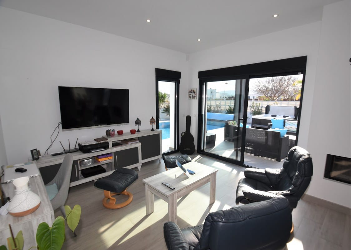 Casa nueva moderna lista para ocupar