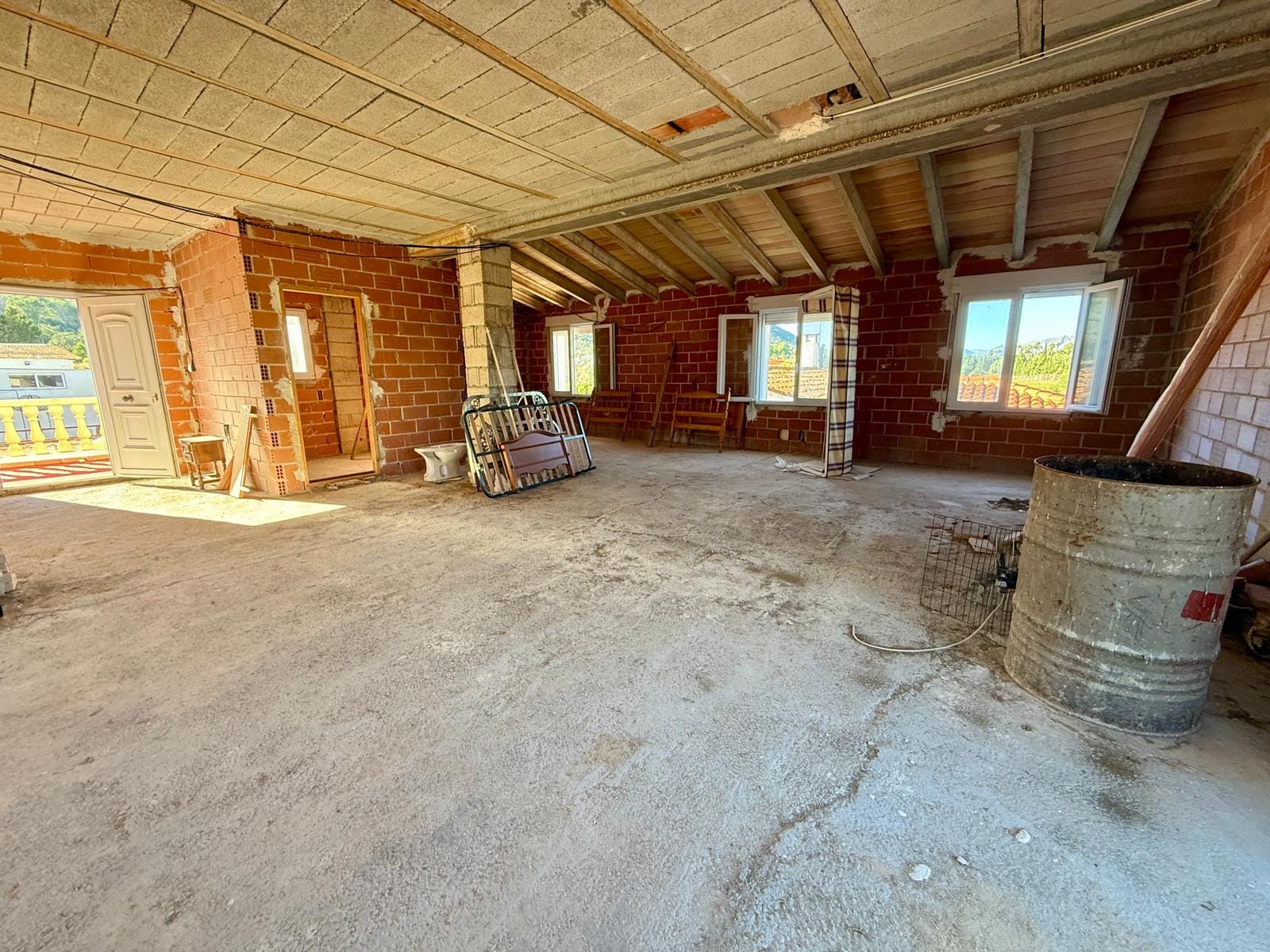 Exclusiva finca con gran potencial en Denia, 4415m parcela con 2 casas y varias construcciones