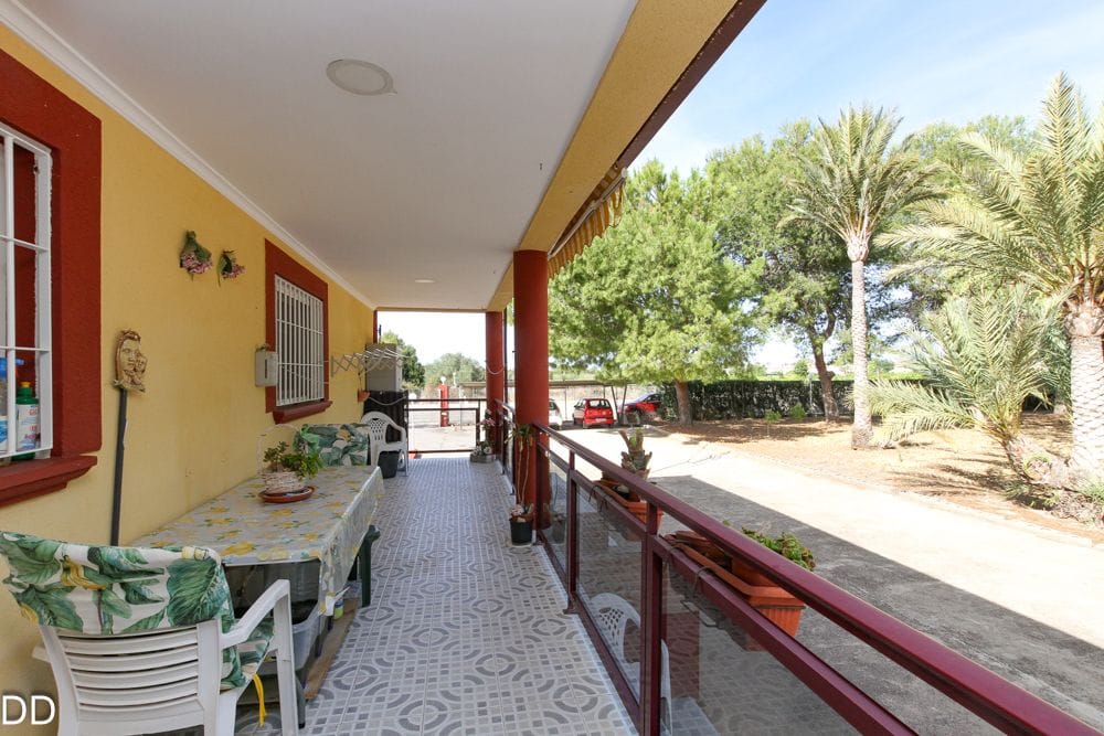 CASA CON TERRENO CERCA DEL MAR