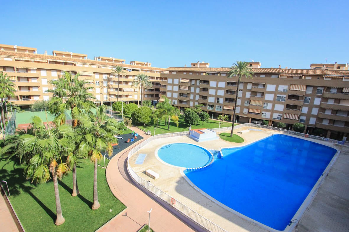 Apartamento de tres dormitorios pegado a la playa y al centro de Denia