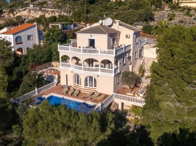 Venta. Chalet/Villa en Dénia