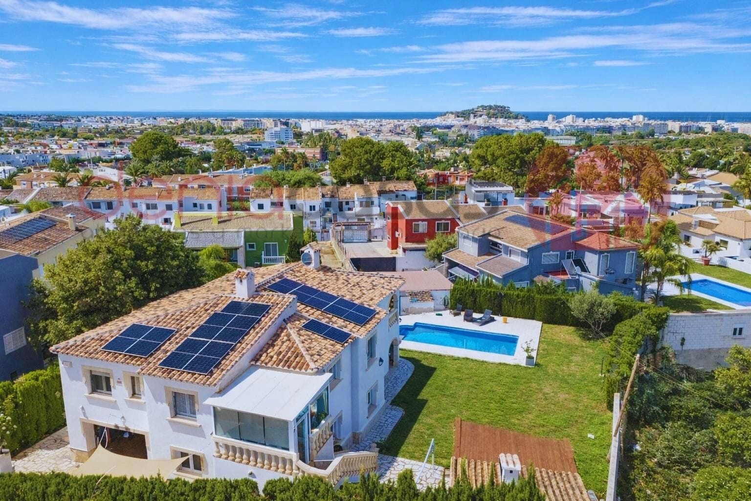 Chalet mit offenem Blick auf Dénia in ruhiger Lage und in der Nähe des Zentrums.