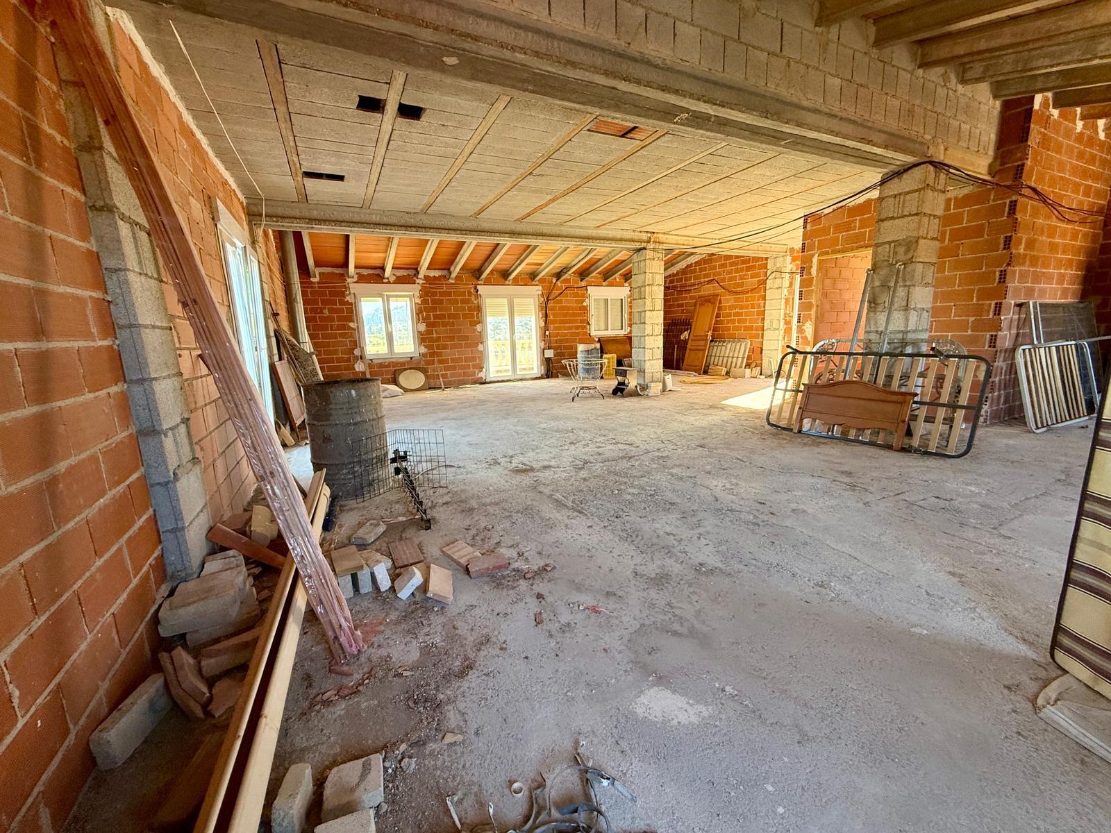 Exclusiva finca con gran potencial en Denia, 4415m parcela con 2 casas y varias construcciones