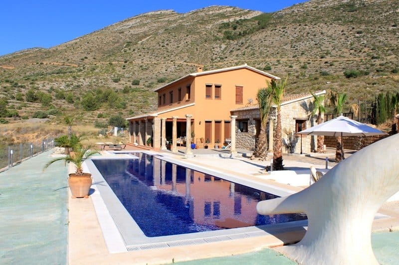 Finca nueva con vistas al mar en Benissa en venta
