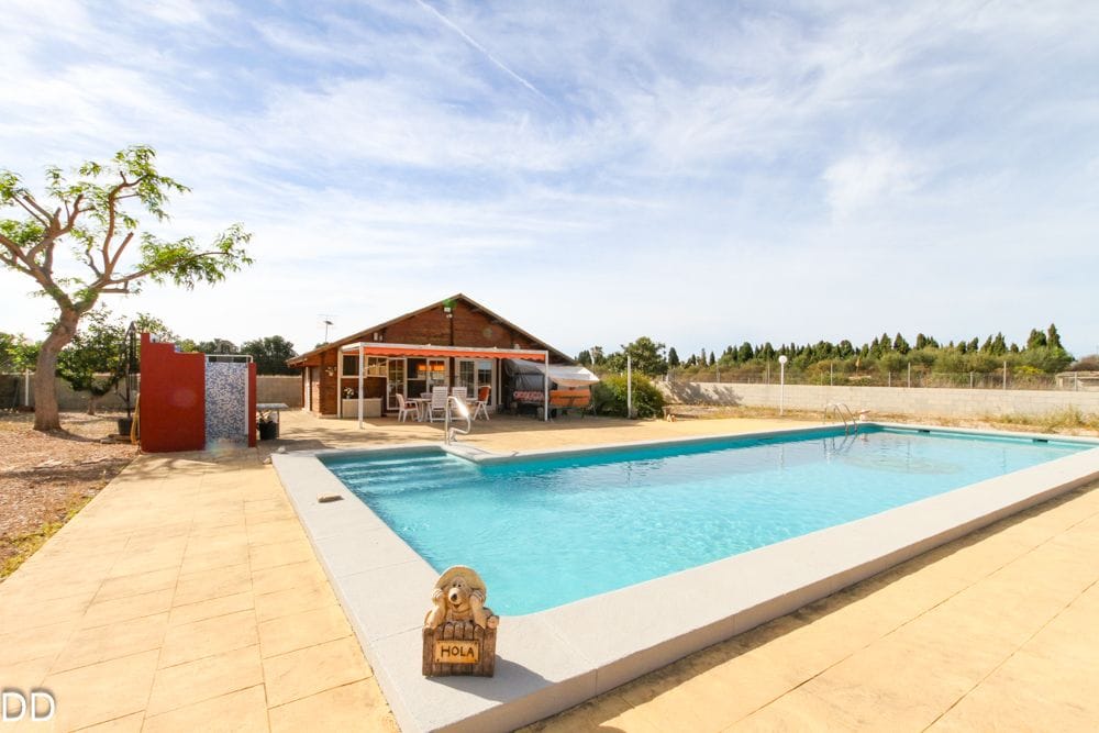 CASA CON TERRENO CERCA DEL MAR
