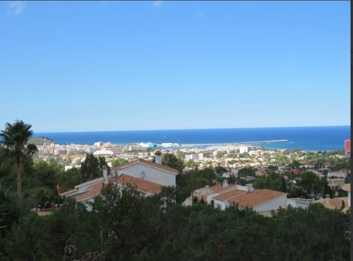 Chalet de obra nueva en Denia