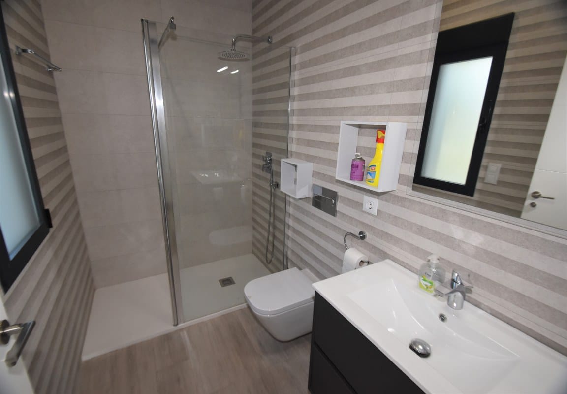 Casa nueva moderna lista para ocupar