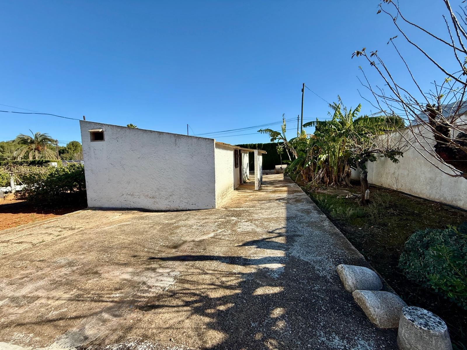 Exclusiva finca con gran potencial en Denia, 4415m parcela con 2 casas y varias construcciones