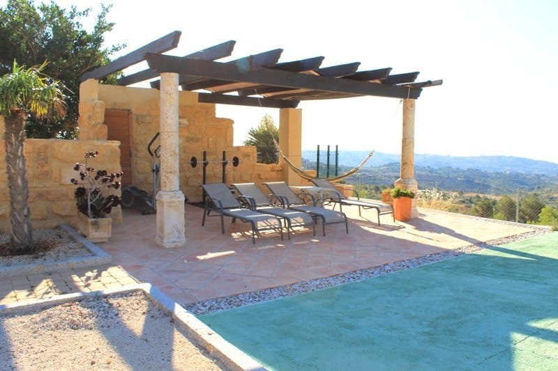 Finca nueva con vistas al mar en Benissa en venta