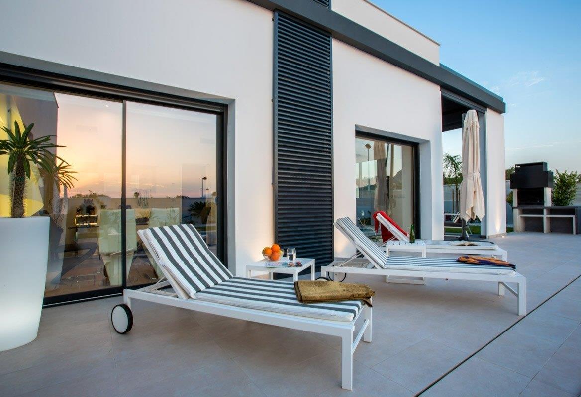 Casa nueva moderna lista para ocupar