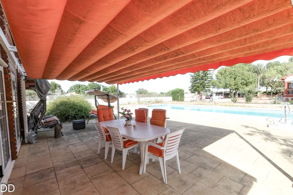 CASA CON TERRENO CERCA DEL MAR