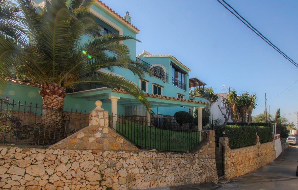 Chalet en Denia con sol todo el año y vistas panorámicas al mar