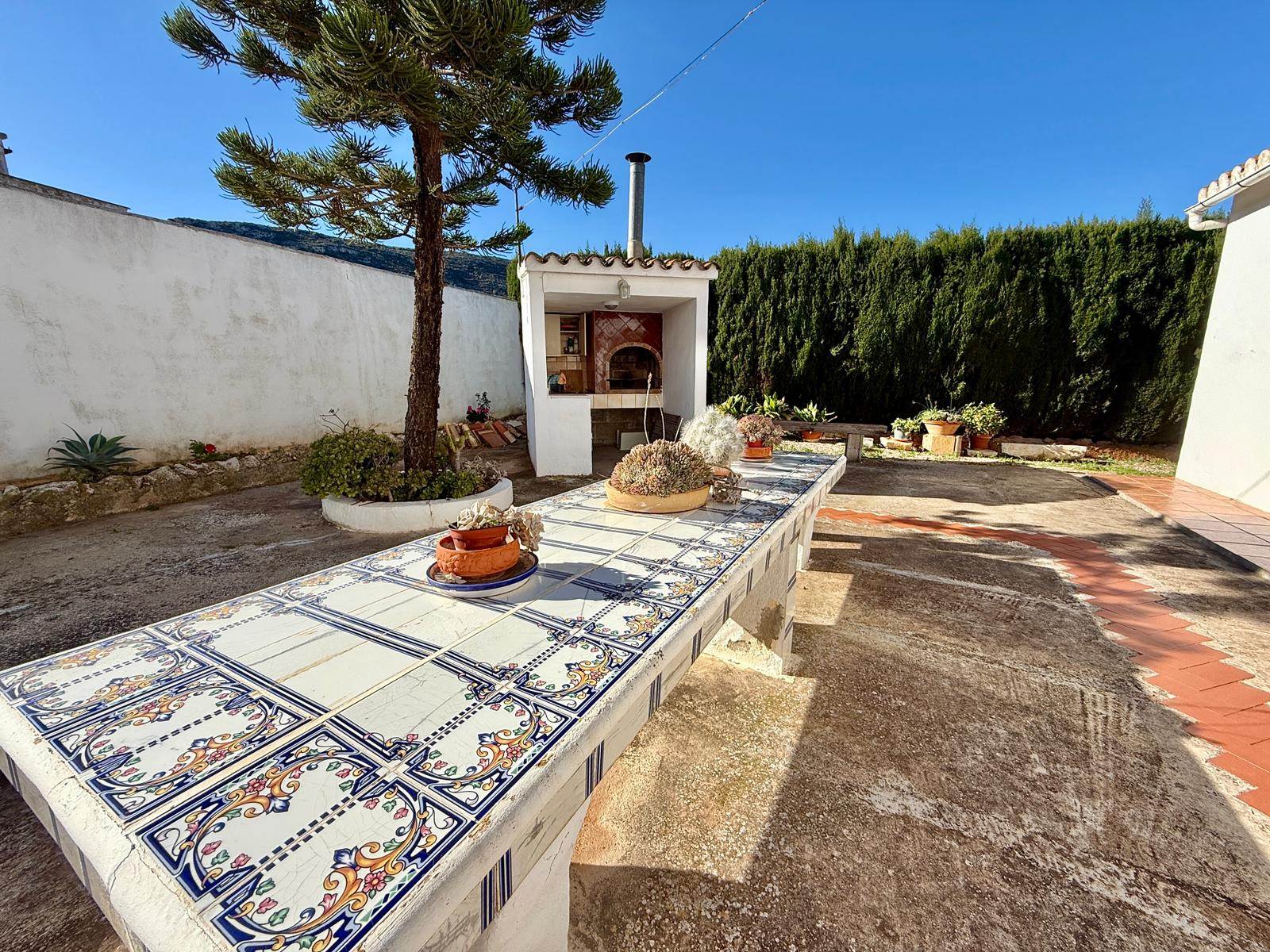 Exclusiva finca con gran potencial en Denia, 4415m parcela con 2 casas y varias construcciones