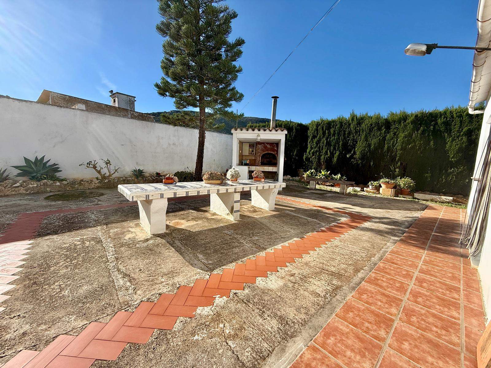 Exclusiva finca con gran potencial en Denia, 4415m parcela con 2 casas y varias construcciones