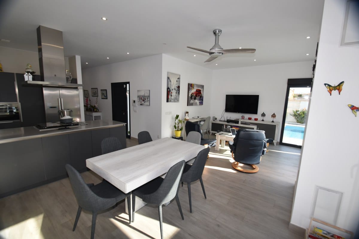 Casa nueva moderna lista para ocupar