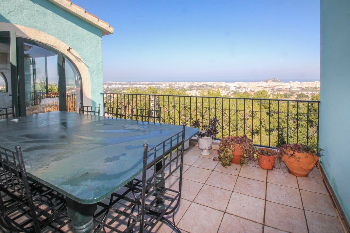 Chalet en Denia con sol todo el año y vistas panorámicas al mar