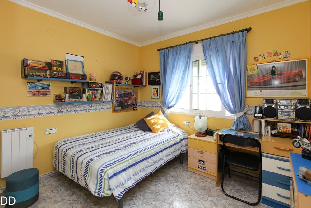 CASA CON TERRENO CERCA DEL MAR