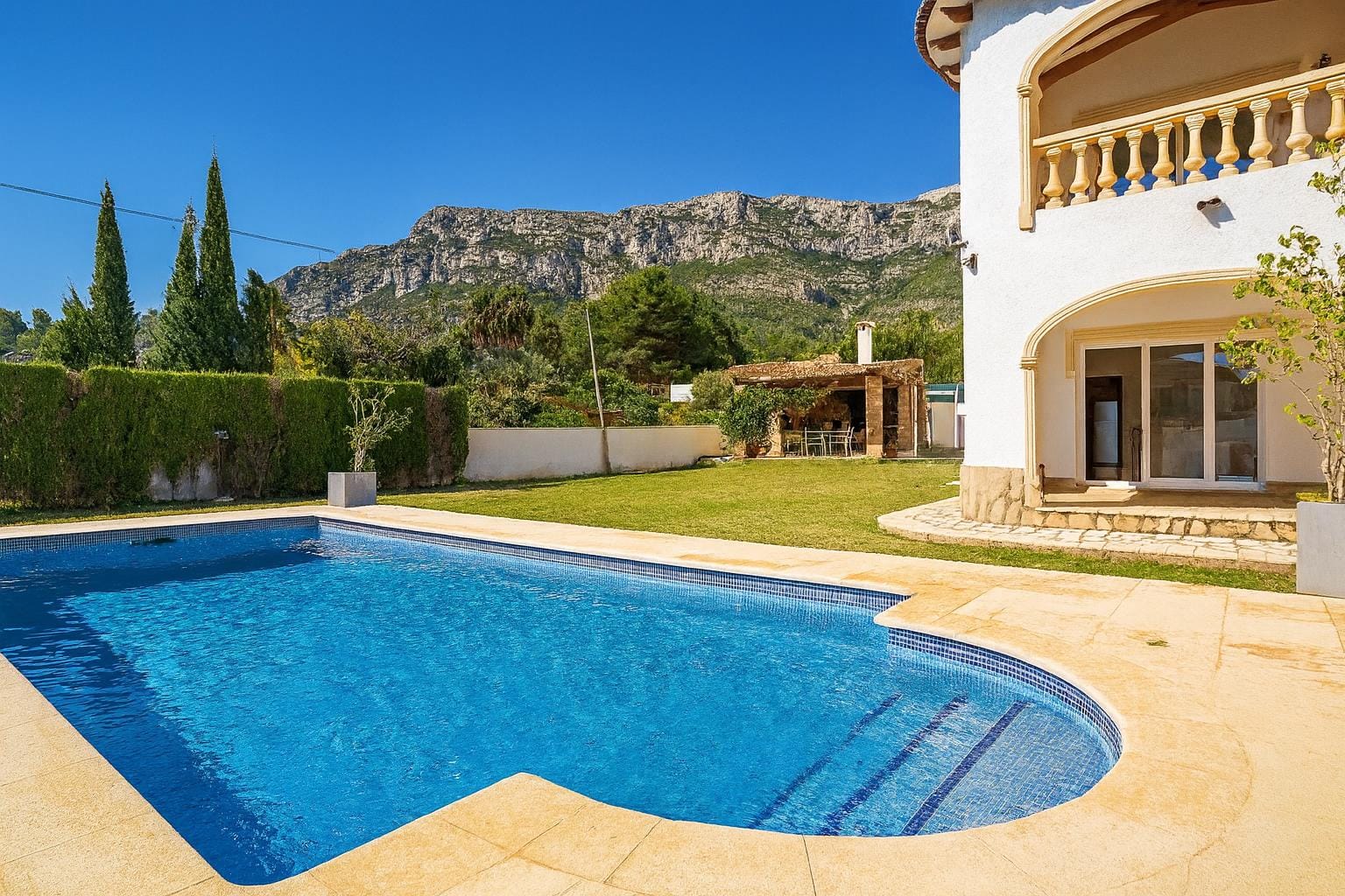 Chalet con vistas abiertas a Dénia en zona tranquila y próxima al centro - 5