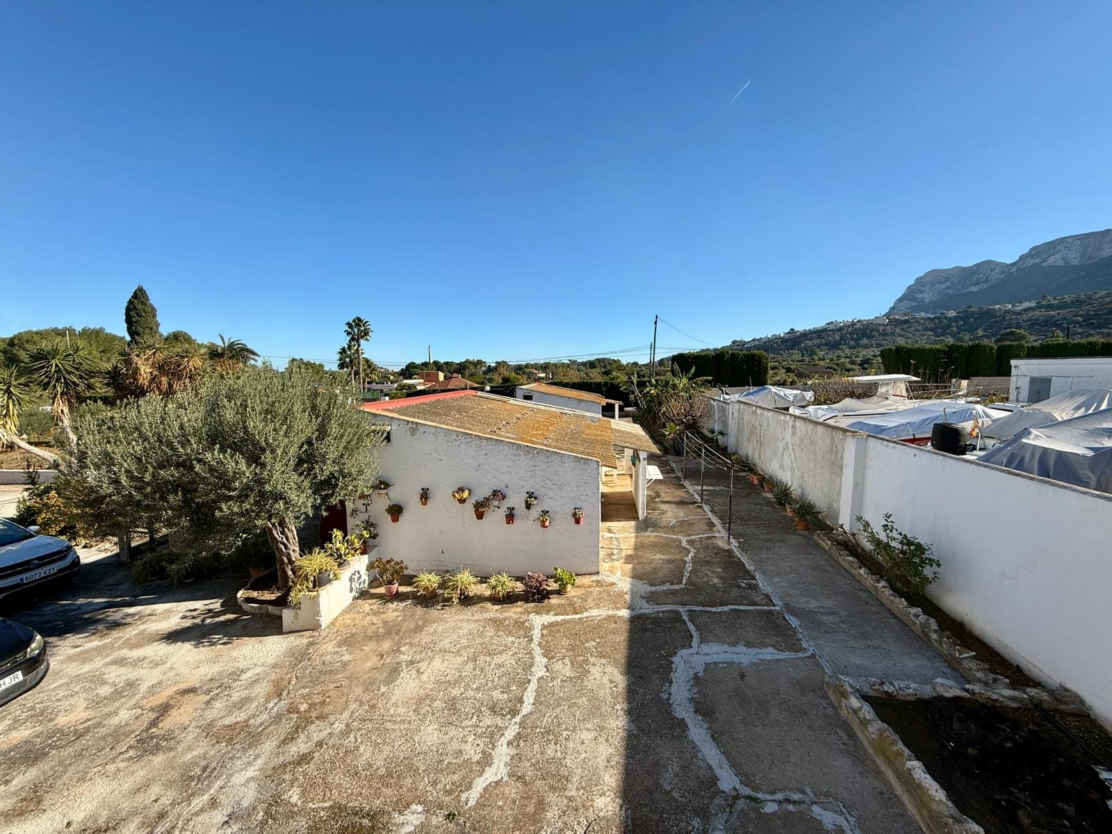 Exclusiva finca con gran potencial en Denia, 4415m parcela con 2 casas y varias construcciones