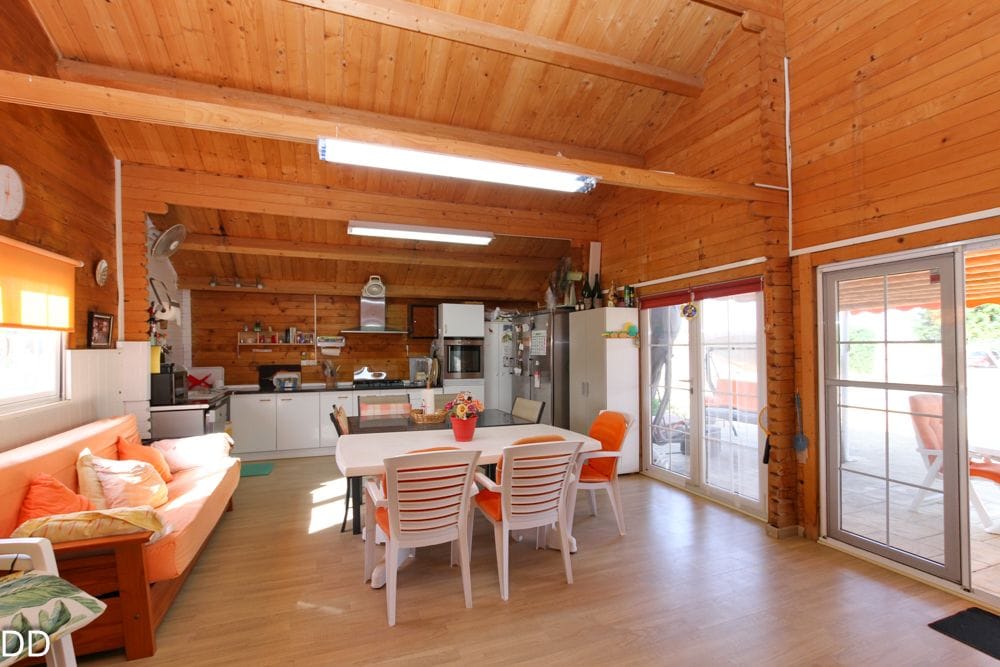 CASA CON TERRENO CERCA DEL MAR