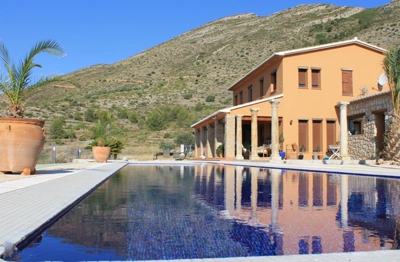 Finca nueva con vistas al mar en Benissa en venta