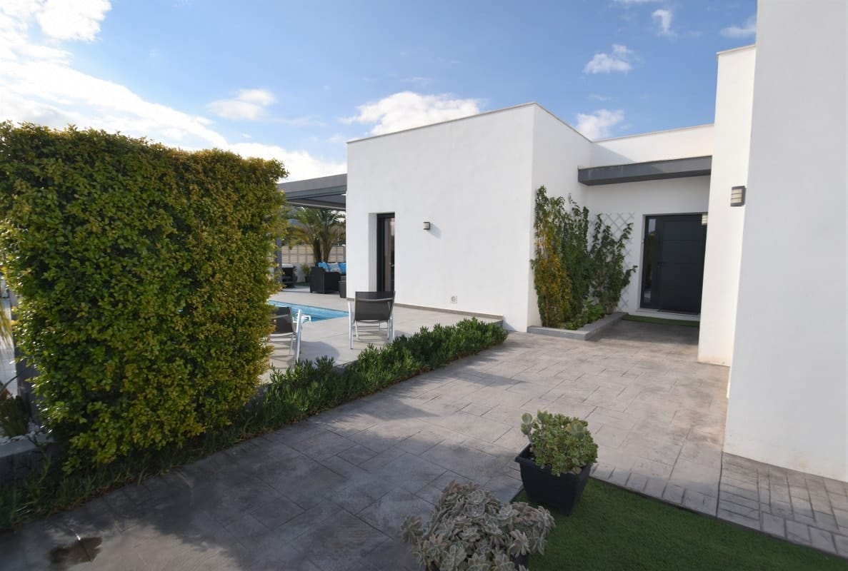 Casa nueva moderna lista para ocupar