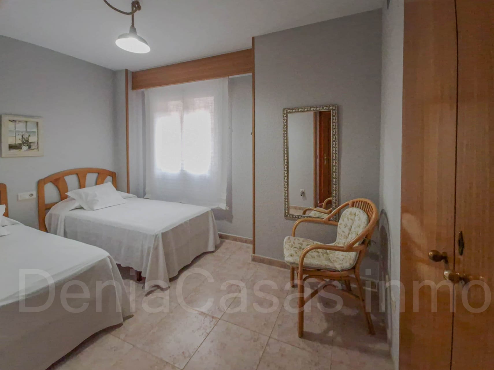Apartamento de tres dormitorios pegado a la playa y al centro de Denia