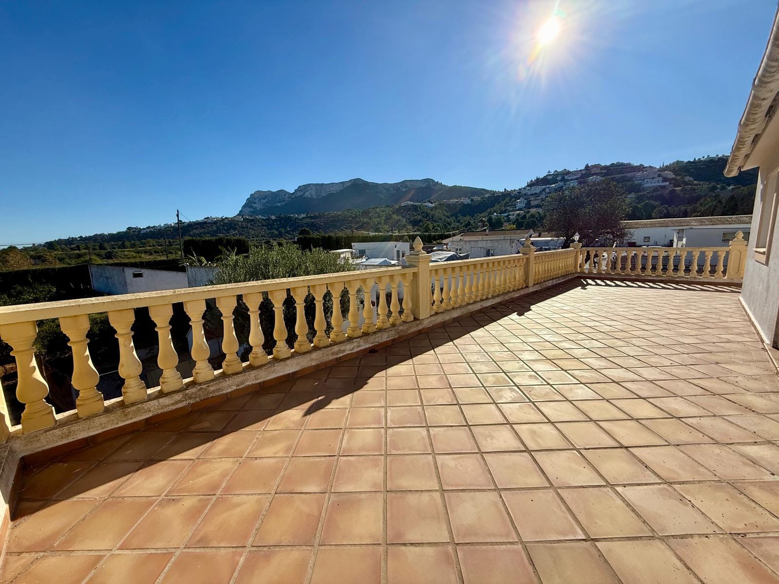 Exclusiva finca con gran potencial en Denia, 4415m parcela con 2 casas y varias construcciones