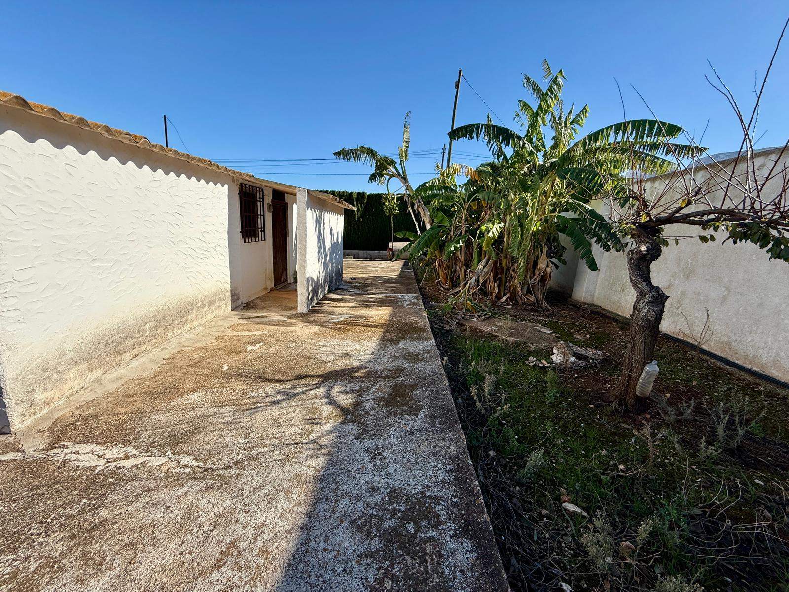 Exclusiva finca con gran potencial en Denia, 4415m parcela con 2 casas y varias construcciones