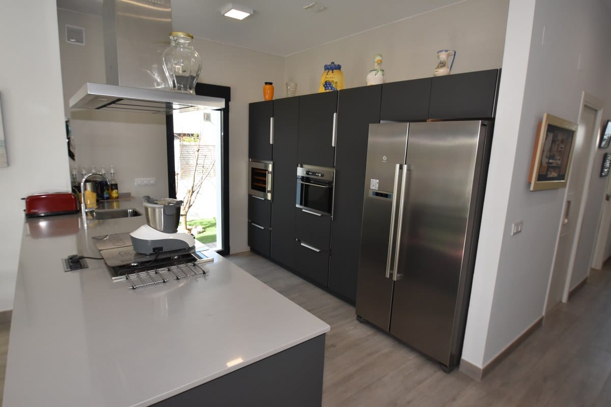 Casa nueva moderna lista para ocupar