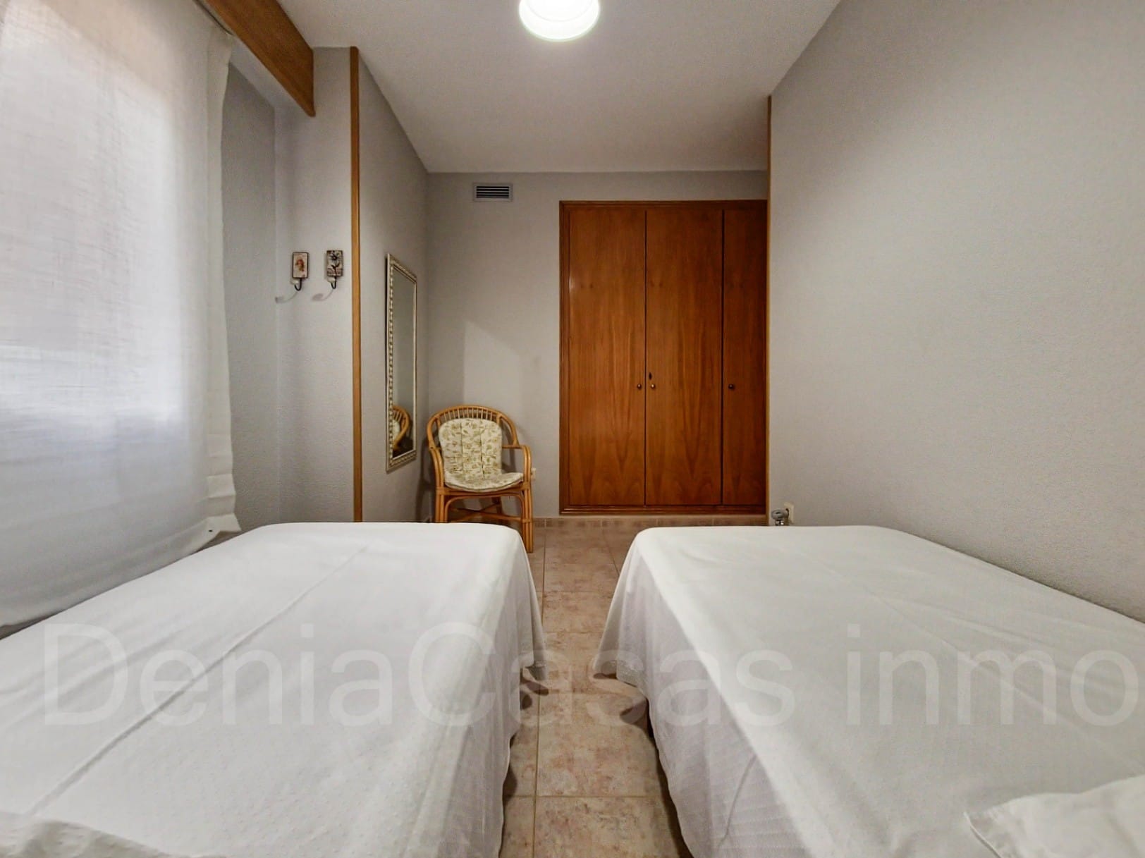 Apartamento de tres dormitorios pegado a la playa y al centro de Denia