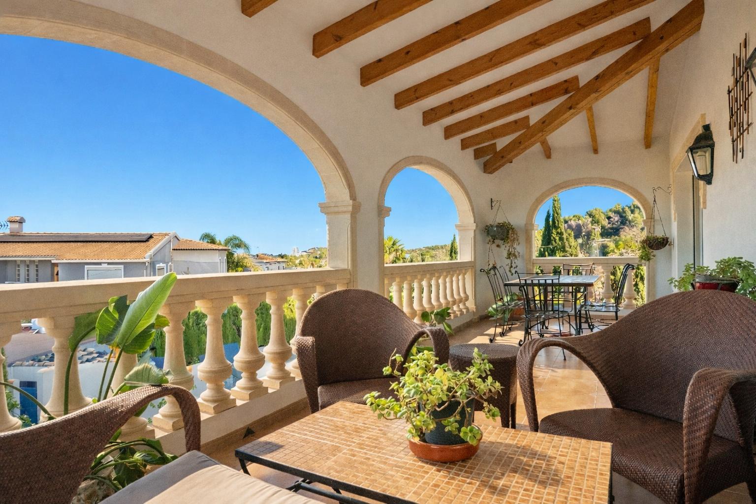 Chalet con vistas abiertas a Dénia en zona tranquila y próxima al centro - 4