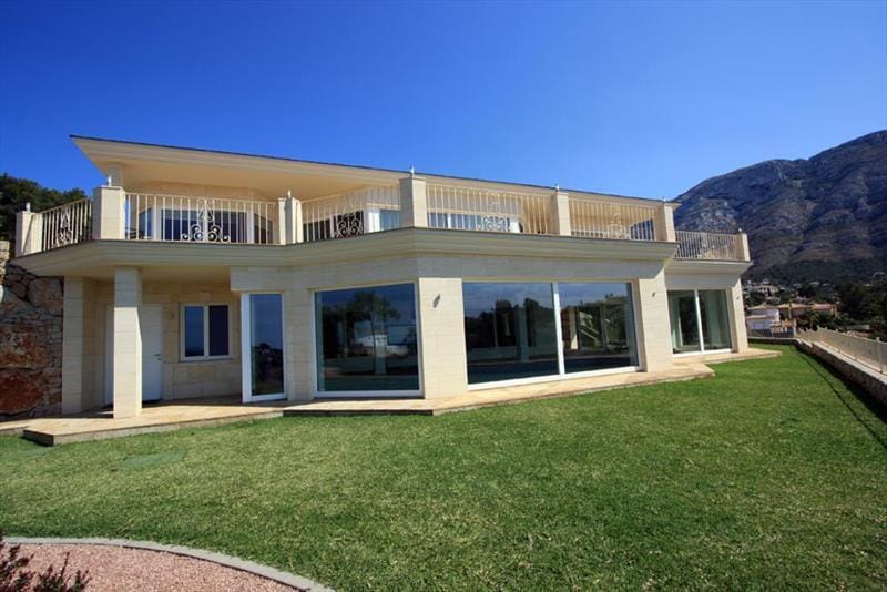 Villa en Denia a la venta , con vistas al mar