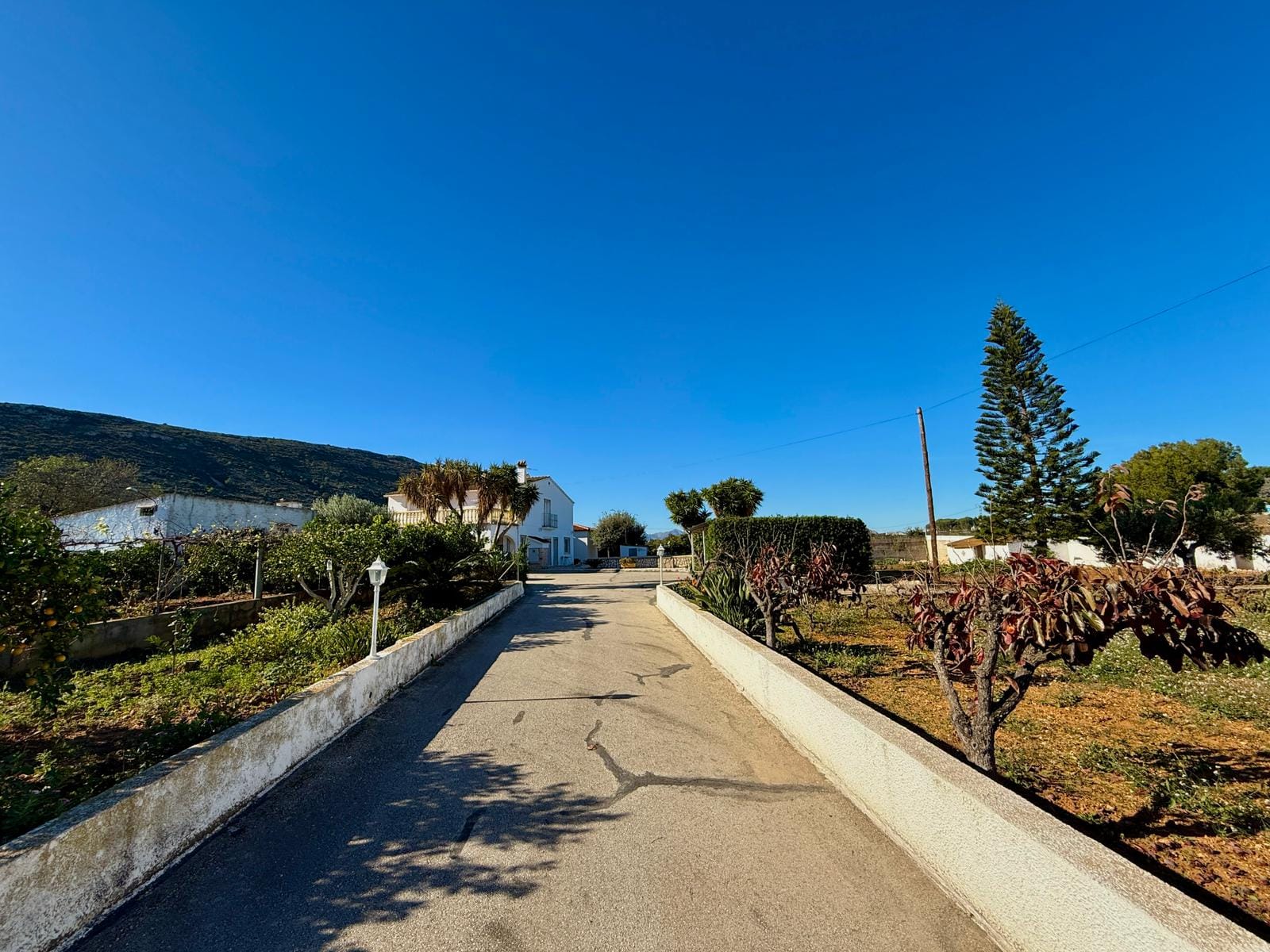 Exclusiva finca con gran potencial en Denia, 4415m parcela con 2 casas y varias construcciones