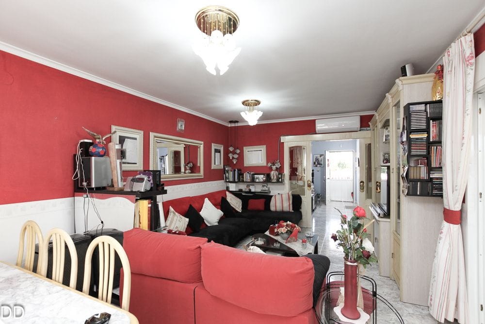 CASA CON TERRENO CERCA DEL MAR