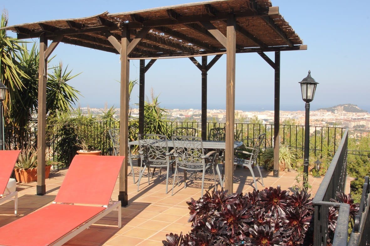 Chalet en Denia con sol todo el año y vistas panorámicas al mar
