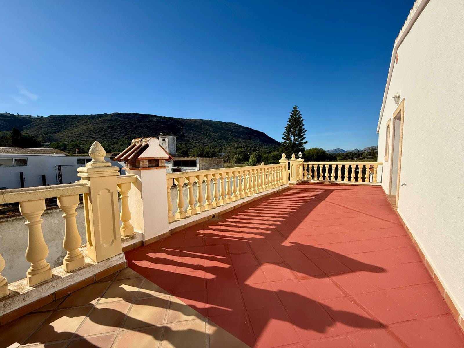 Exclusiva finca con gran potencial en Denia, 4415m parcela con 2 casas y varias construcciones