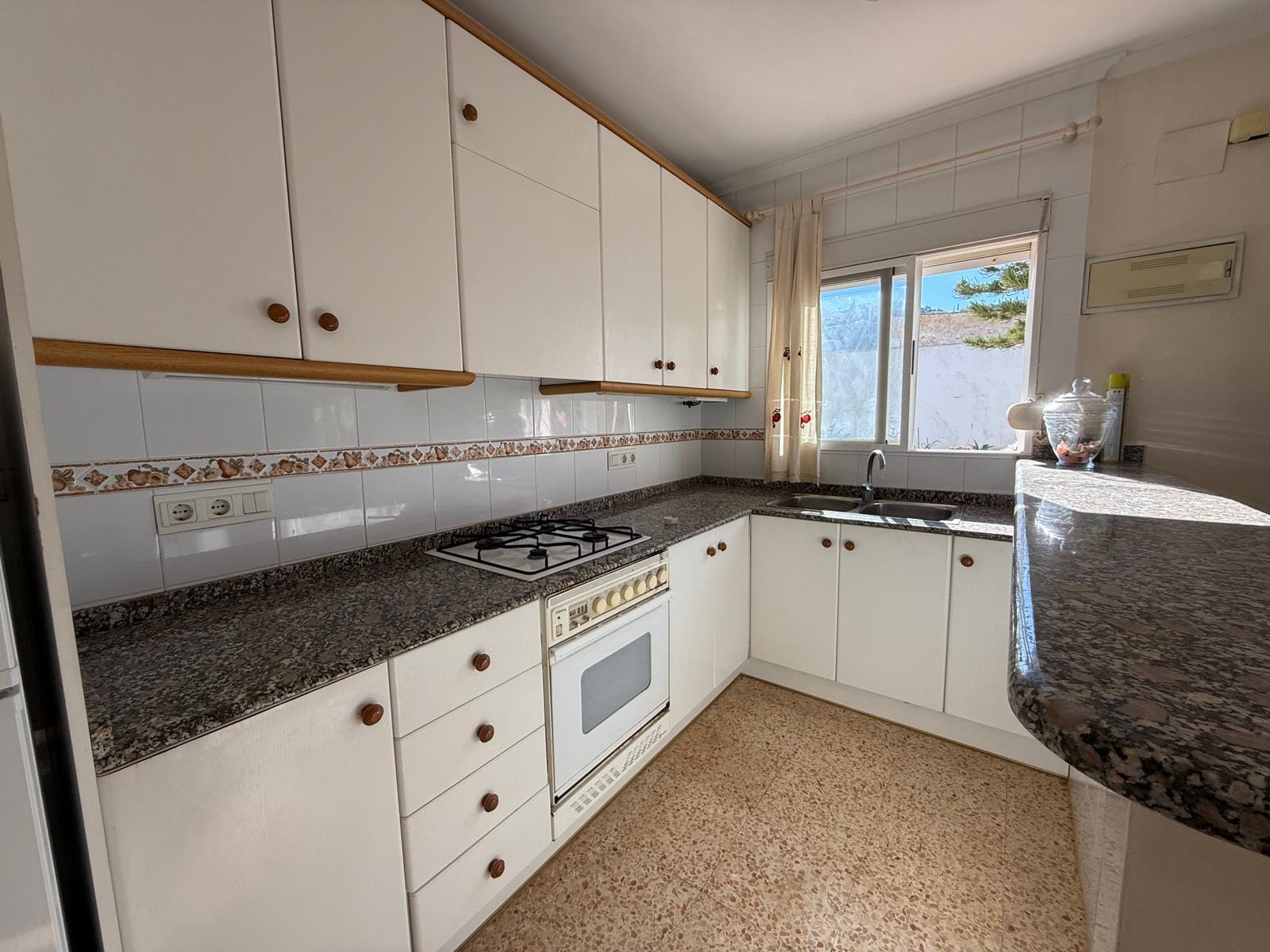 Exclusiva finca con gran potencial en Denia, 4415m parcela con 2 casas y varias construcciones