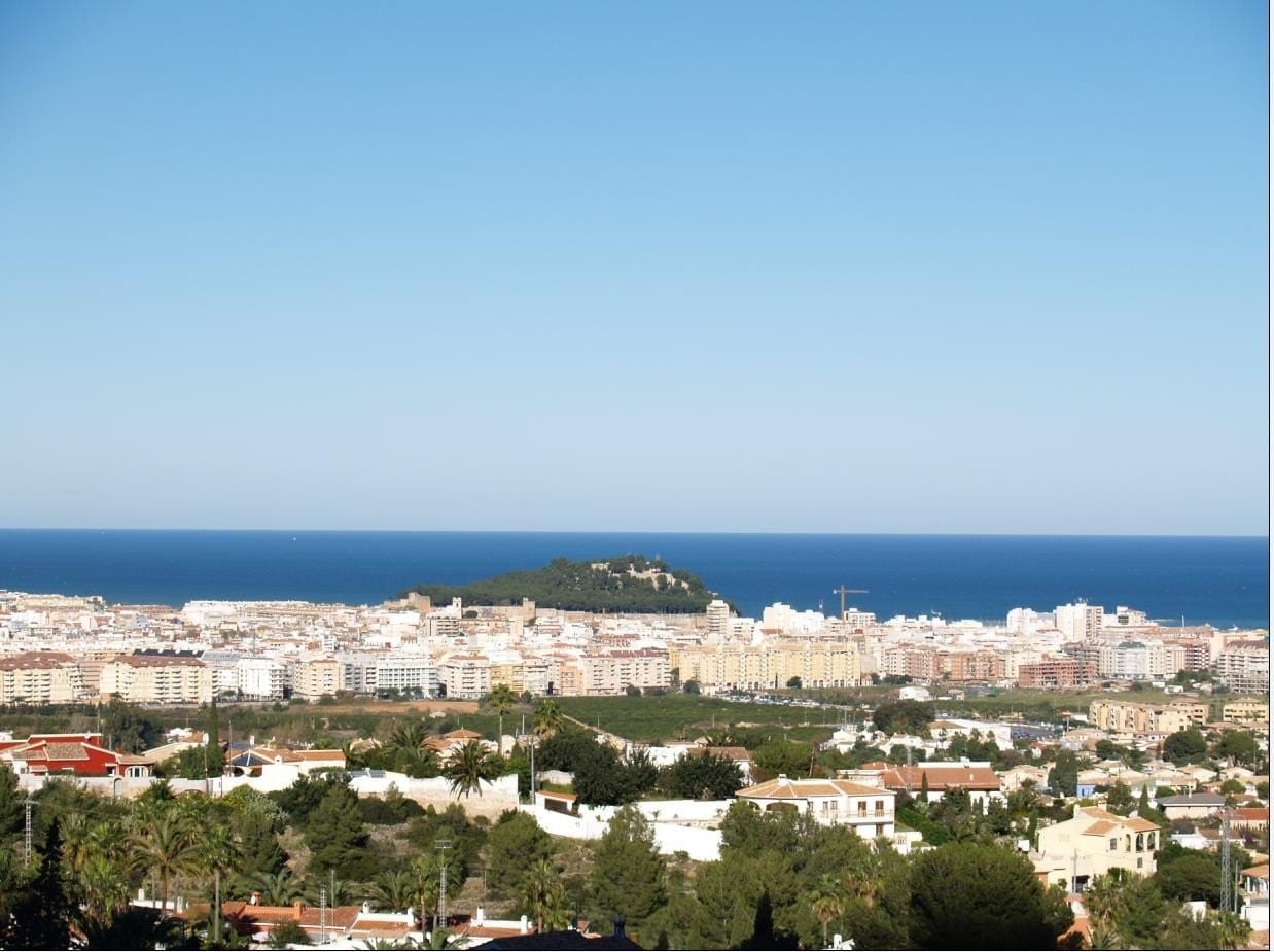 Chalet en Denia con sol todo el año y vistas panorámicas al mar