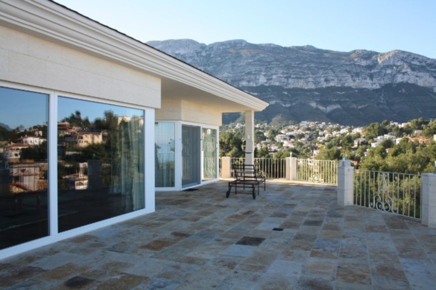 Villa en Denia a la venta , con vistas al mar