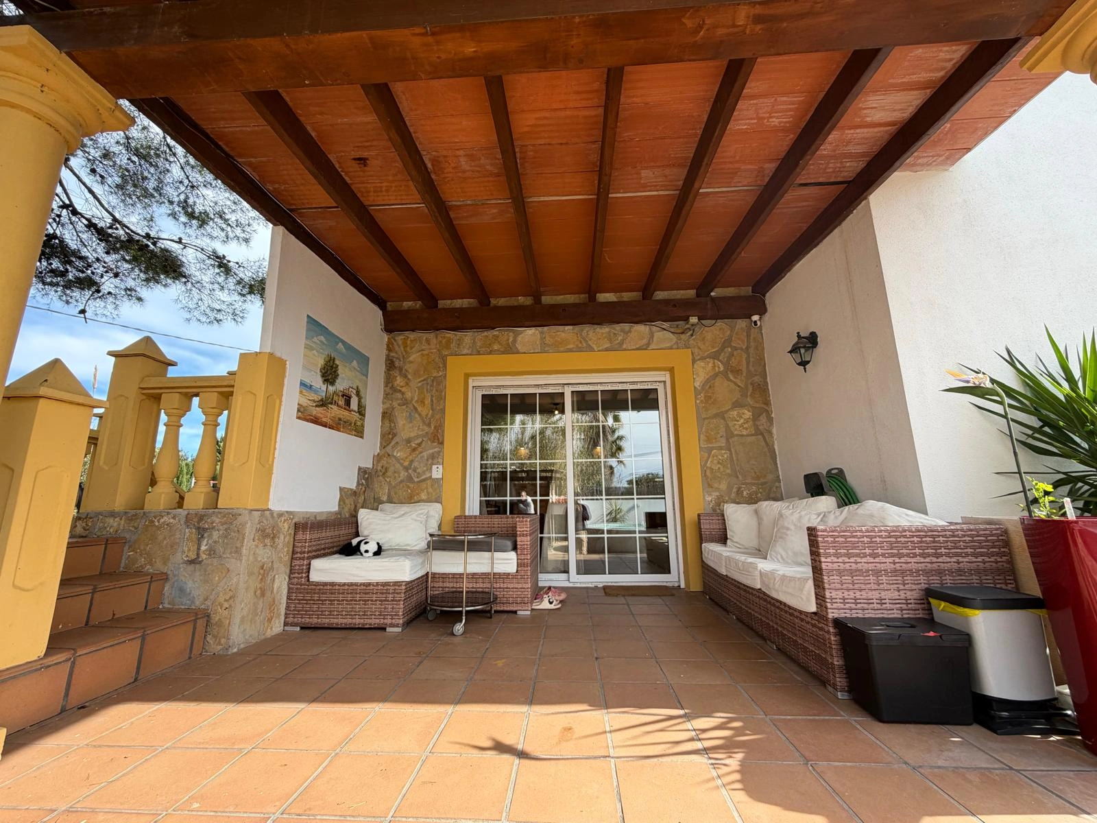 Chalet en venta en Playa Marinas, Denia: 4 habitaciones y piscina privada.