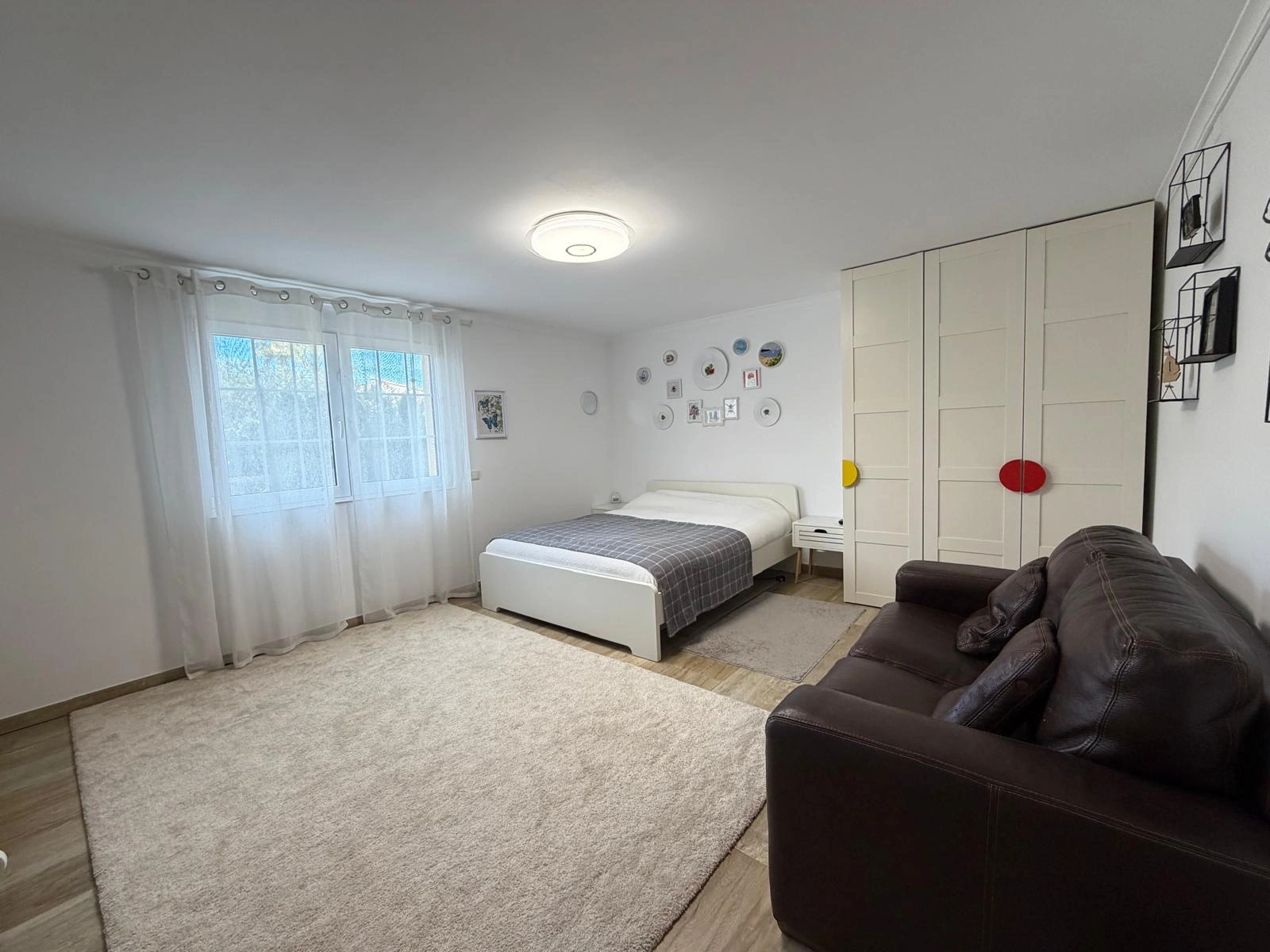 Chalet en venta en Playa Marinas, Denia: 4 habitaciones y piscina privada.