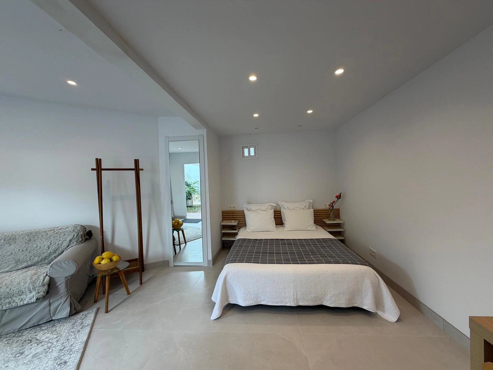 Chalet en venta en Playa Marinas, Denia: 4 habitaciones y piscina privada.