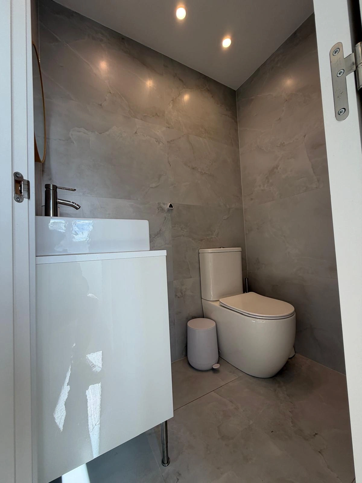 Chalet en venta en Playa Marinas, Denia: 4 habitaciones y piscina privada.