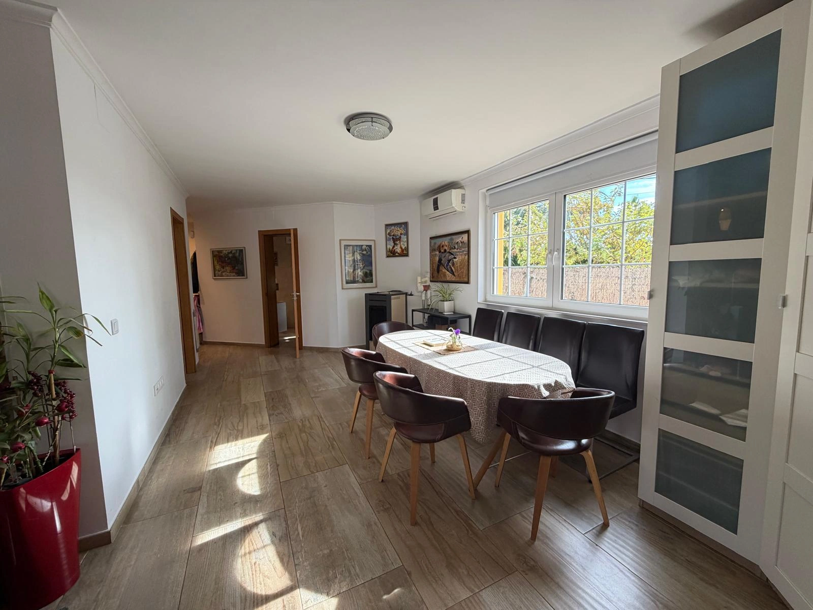 Chalet en venta en Playa Marinas, Denia: 4 habitaciones y piscina privada.