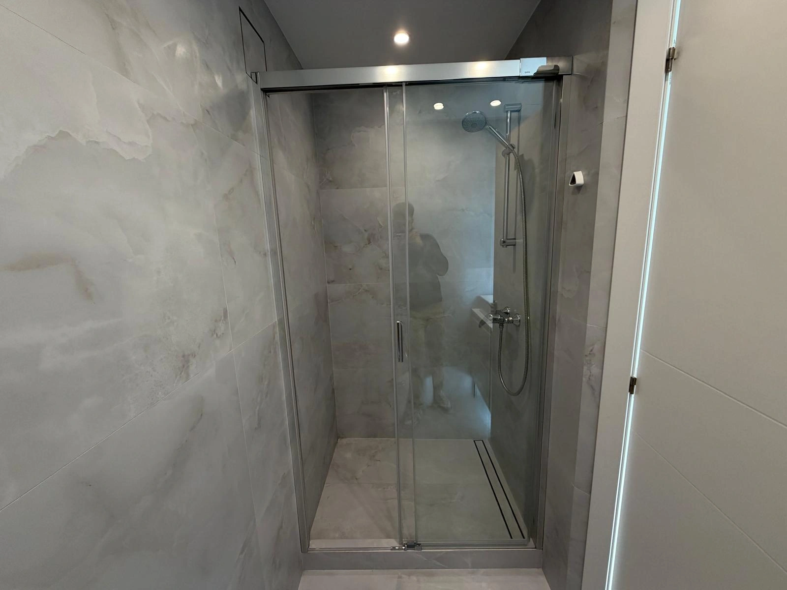 Chalet en venta en Playa Marinas, Denia: 4 habitaciones y piscina privada.