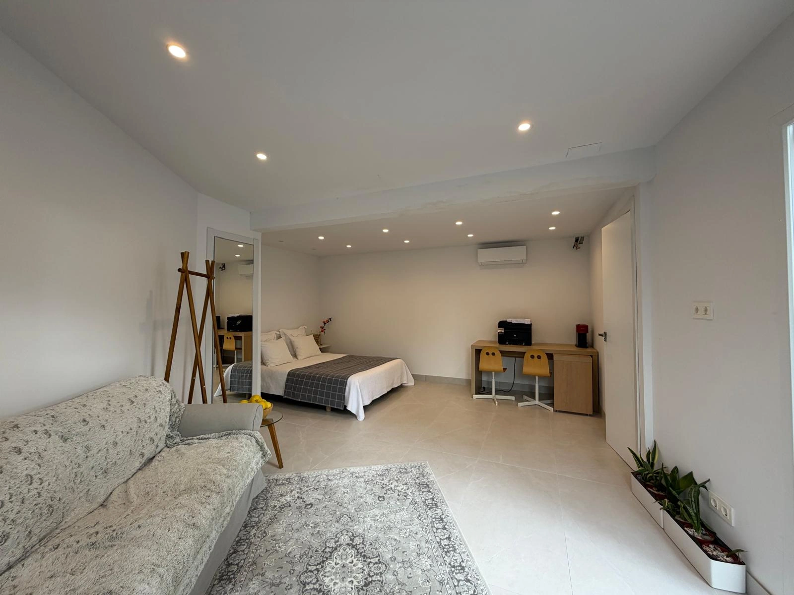 Chalet en venta en Playa Marinas, Denia: 4 habitaciones y piscina privada.