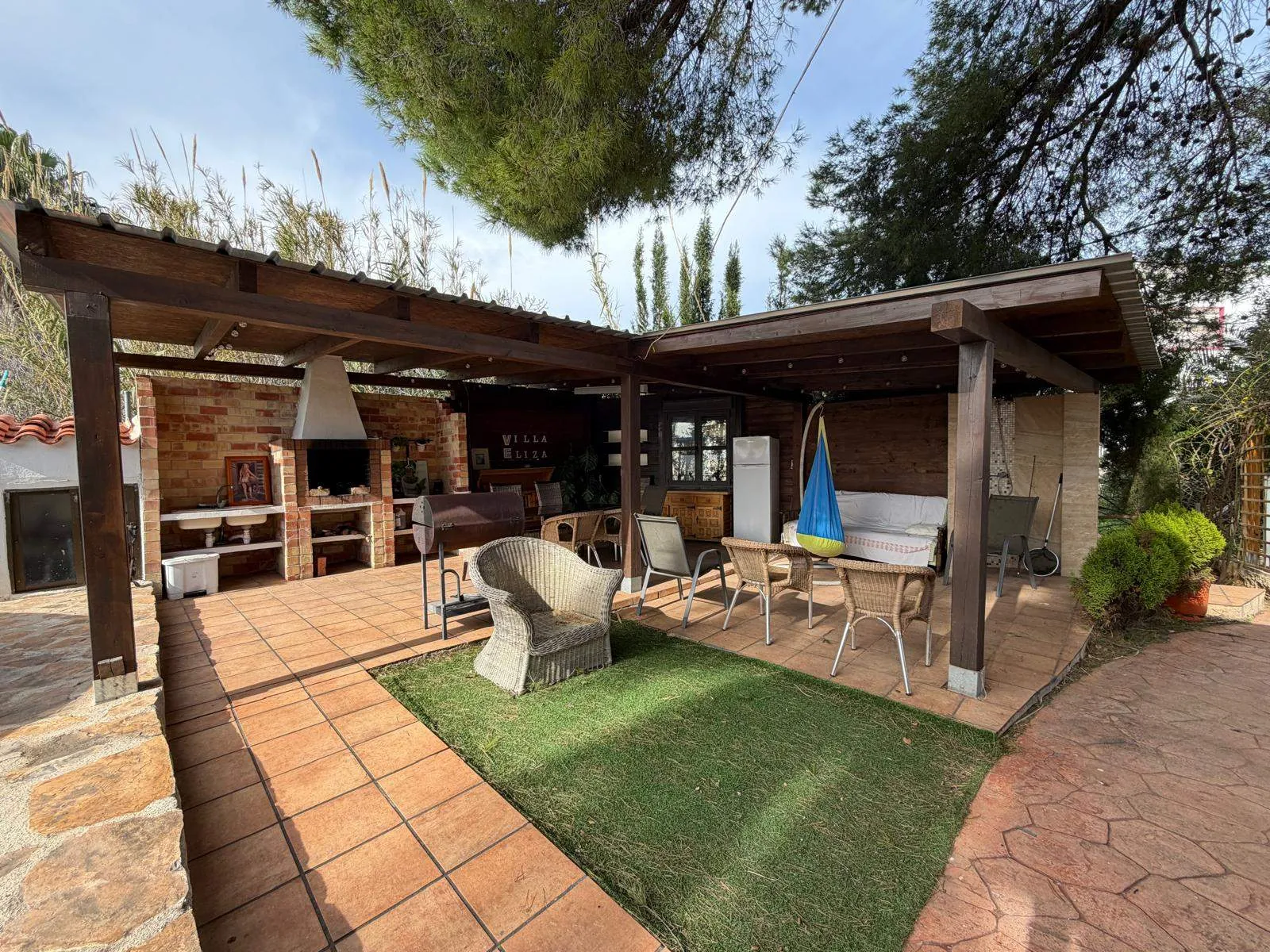 Chalet en venta en Playa Marinas, Denia: 4 habitaciones y piscina privada.