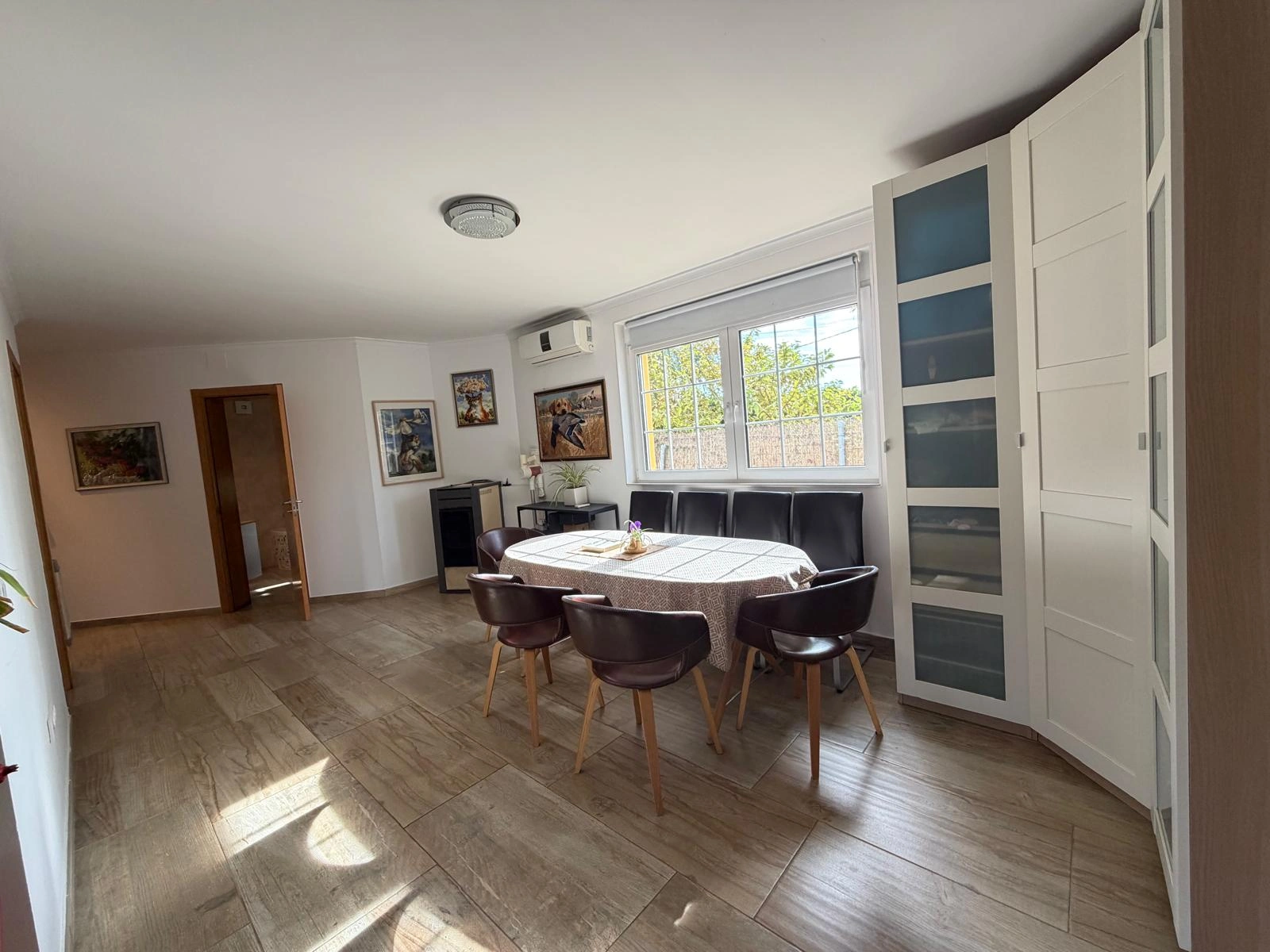Chalet en venta en Playa Marinas, Denia: 4 habitaciones y piscina privada.