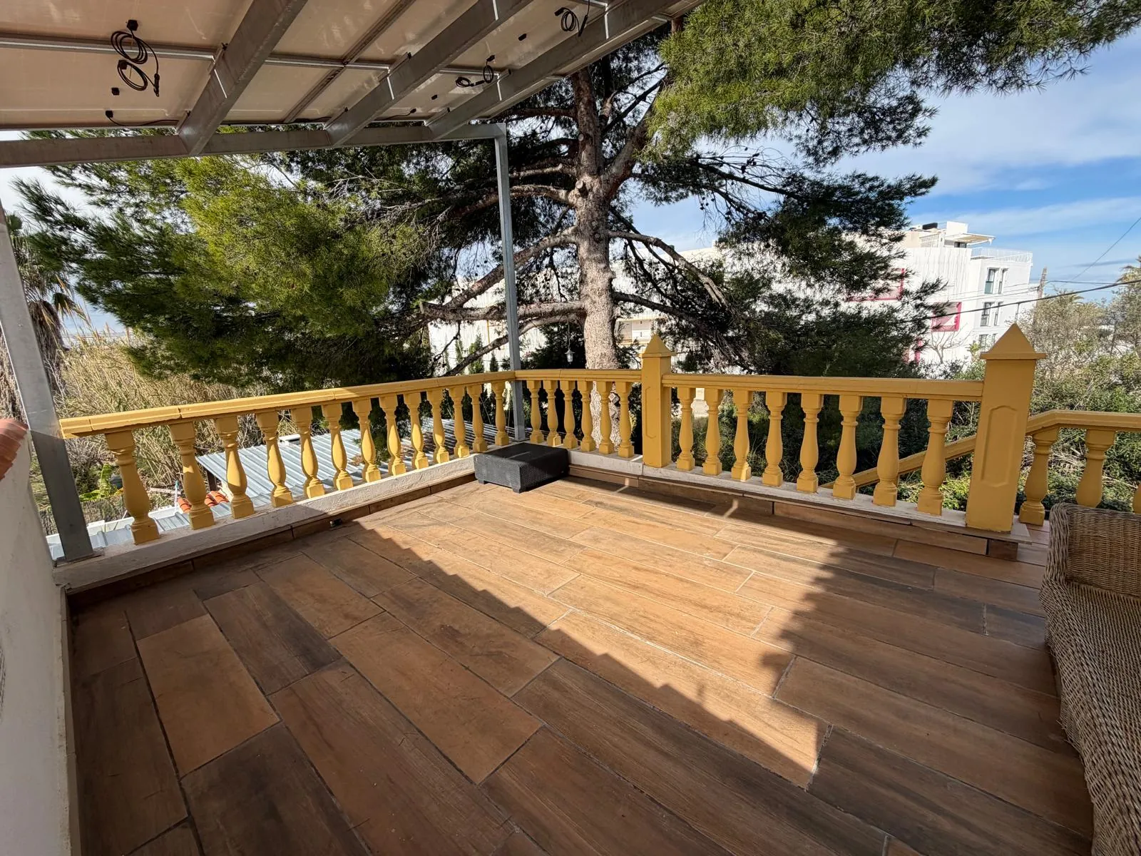 Chalet en venta en Playa Marinas, Denia: 4 habitaciones y piscina privada.